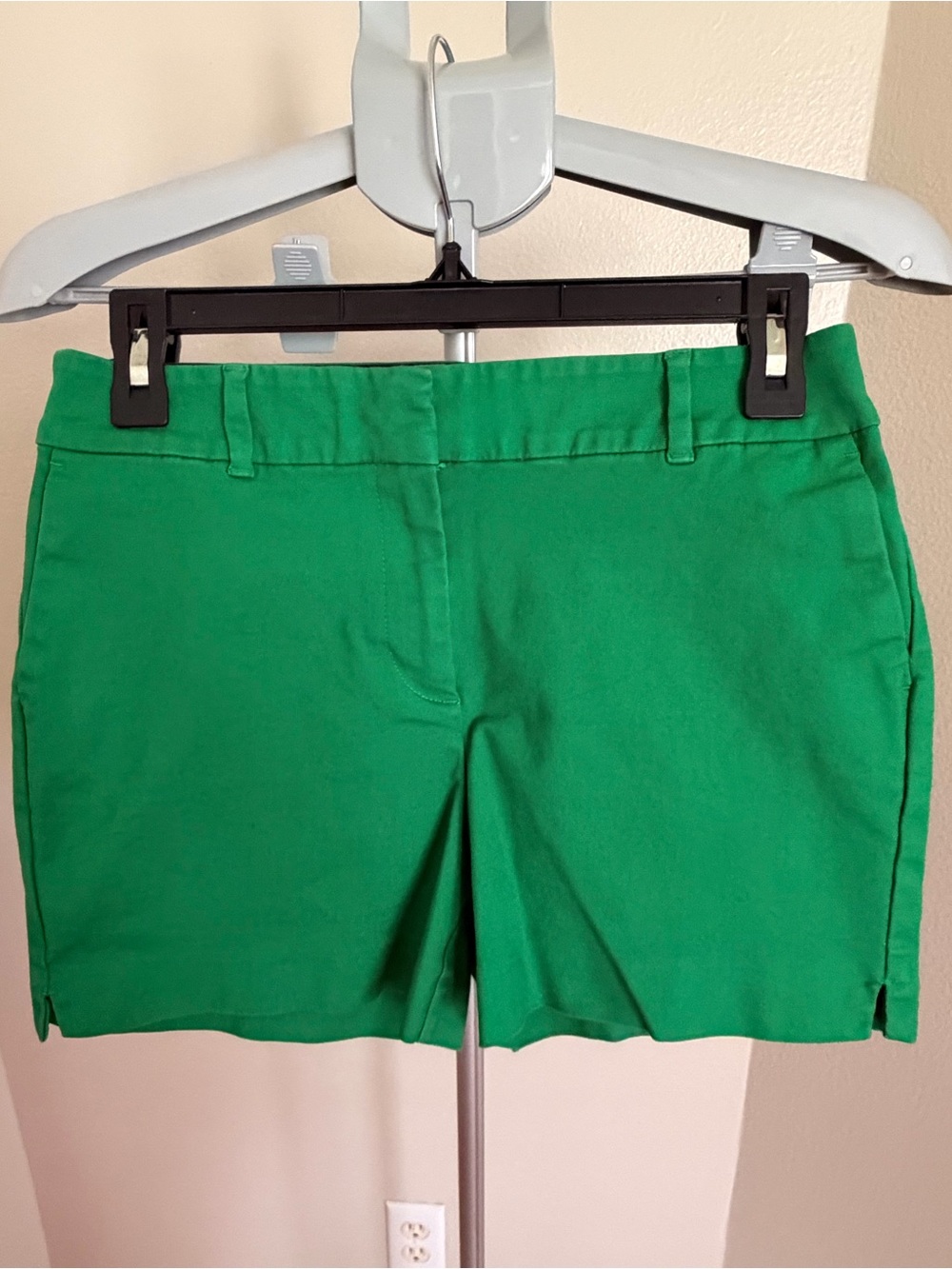Boden 4” Flat Front Chino Shorts
